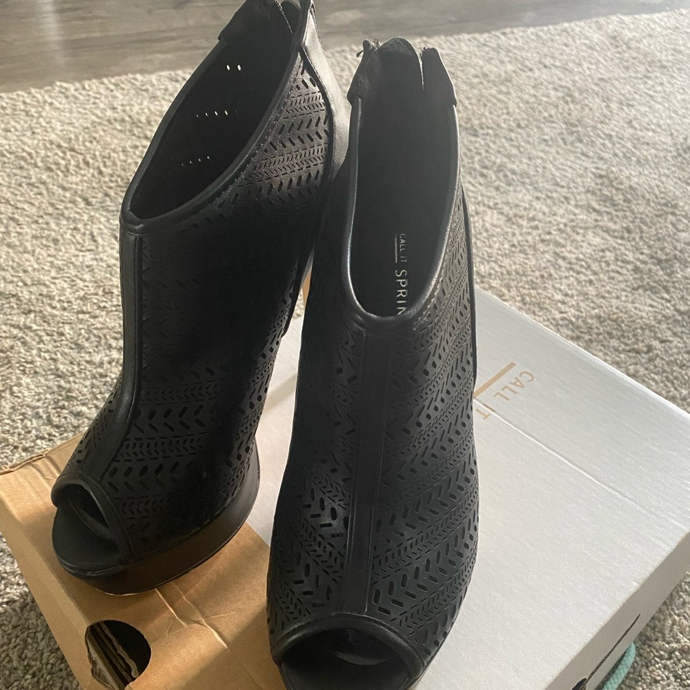 Black 5in open toe heals